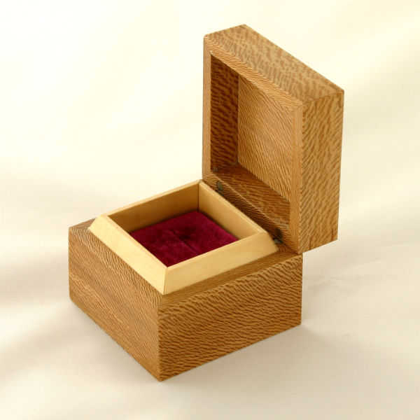 Ringdoosje van plataan, open